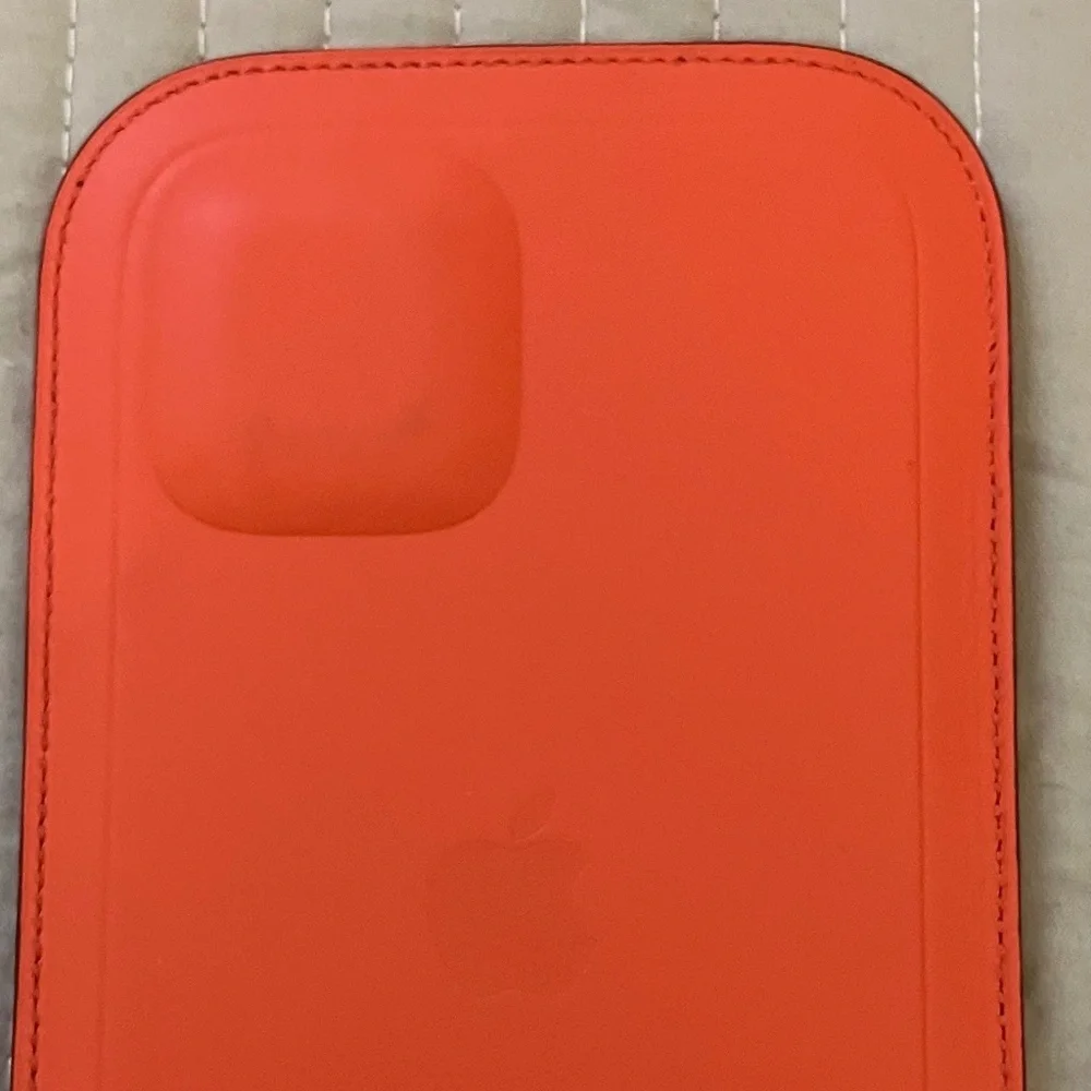 Apple iPhone Leather Sleeve With Magsafe Pink Citrus